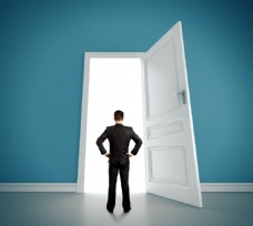 站在的门口_站在 门口_门口对门口