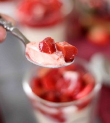 草莓果酱酸奶布丁