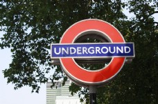伦敦地铁指示牌