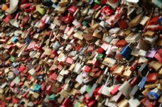 巴黎桥上的爱情锁