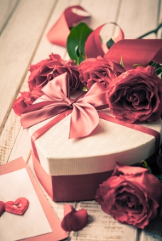 浪漫玫瑰花礼物盒图片