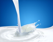 蓝色背景牛奶图片