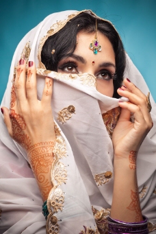 特写戴面纱的印度美女图片