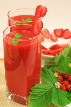 草莓果汁摄影图片