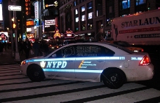 夜晚的纽约警察车