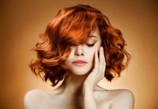 染红头发的美发美女图片