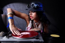 潮流素材DJ音乐的美女图片