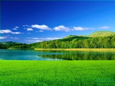 天空美丽的绿色山水风景图片