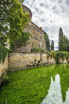 水面上的城堡