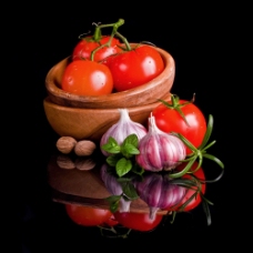 西红柿与蒜头图片