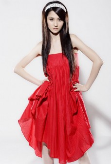 特色红色连衣裙模特图片