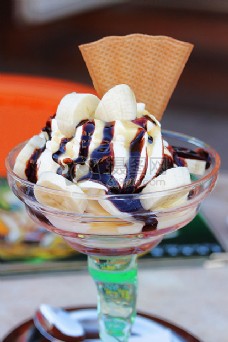 美味的冰淇淋甜点